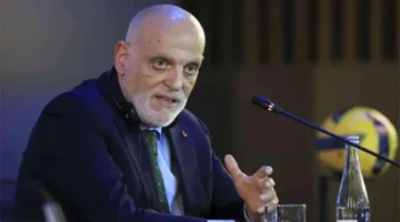 تيباس يعلق على تصريحات تشافي المثيرة حول عودة ميسي إلى صفوف برشلونة